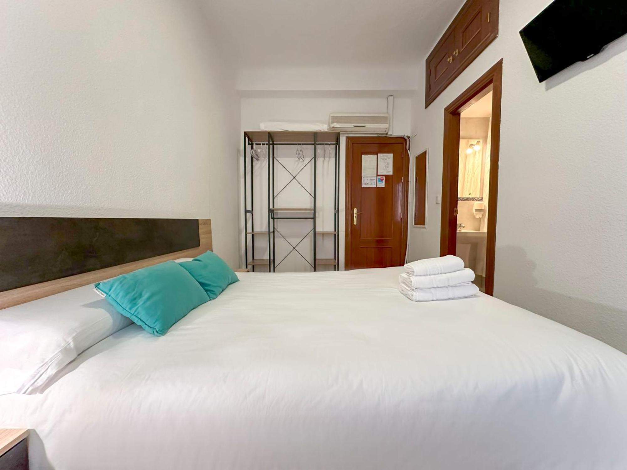 Double Room Private Bathroom