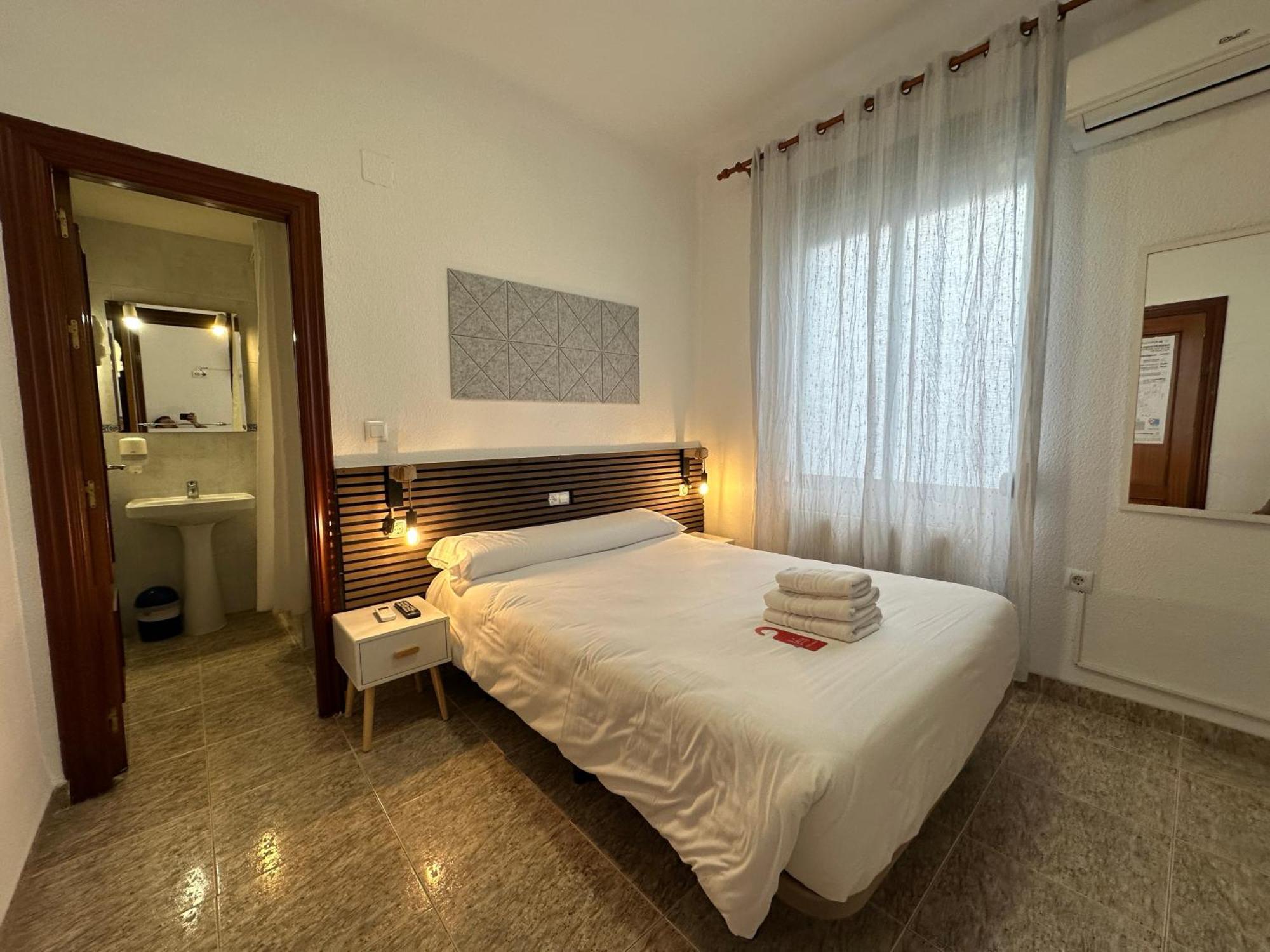 Double Room Private Bathroom