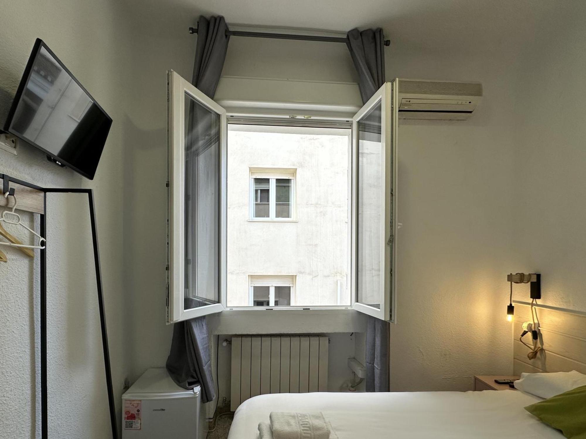 Single Room Private Bathroom