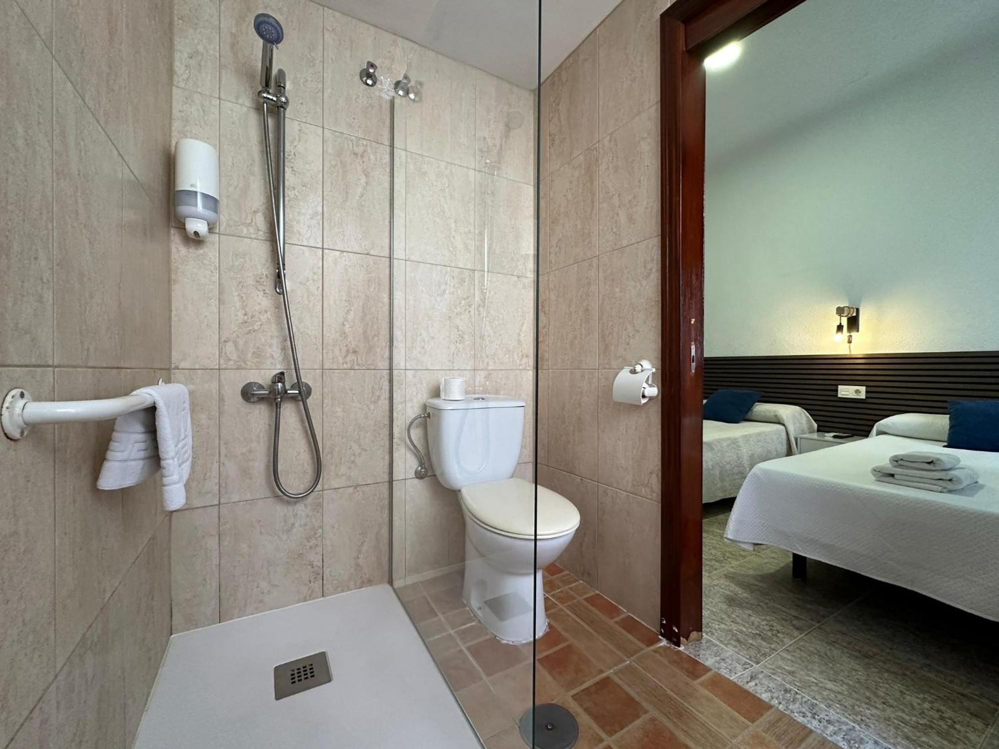 Twin Room Private Bathroom