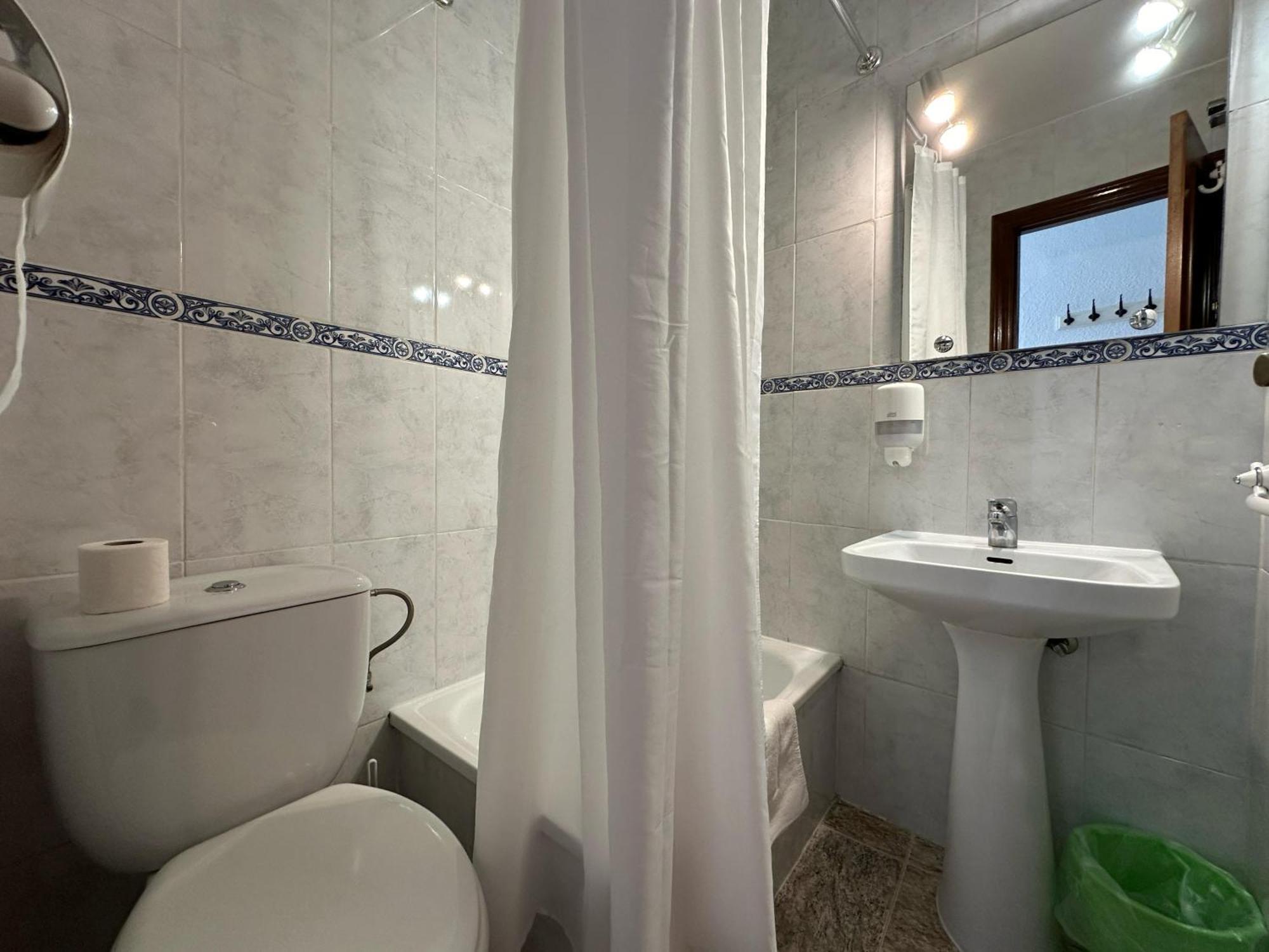 Single Room Private Bathroom
